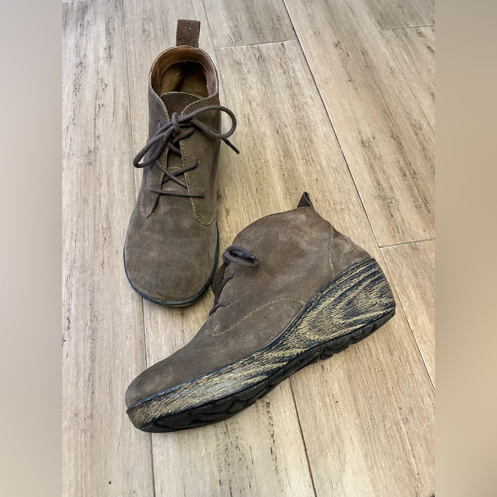 B.o.c. By Born brown suede faux wood wedge heels tie women’s ankle boots. Size 8